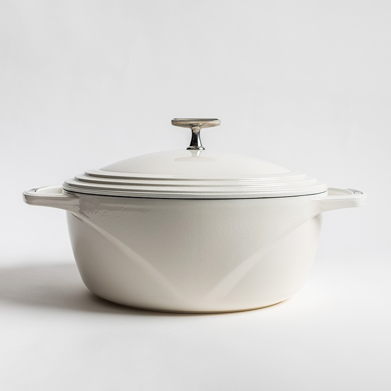 LODGE 6 Quart USA Enamel Dutch Oven